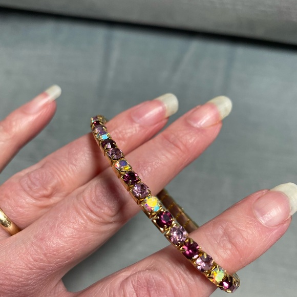 Vintage goldtone stretch bracelet with purple & pink gemstone on square settings - Picture 5 of 6